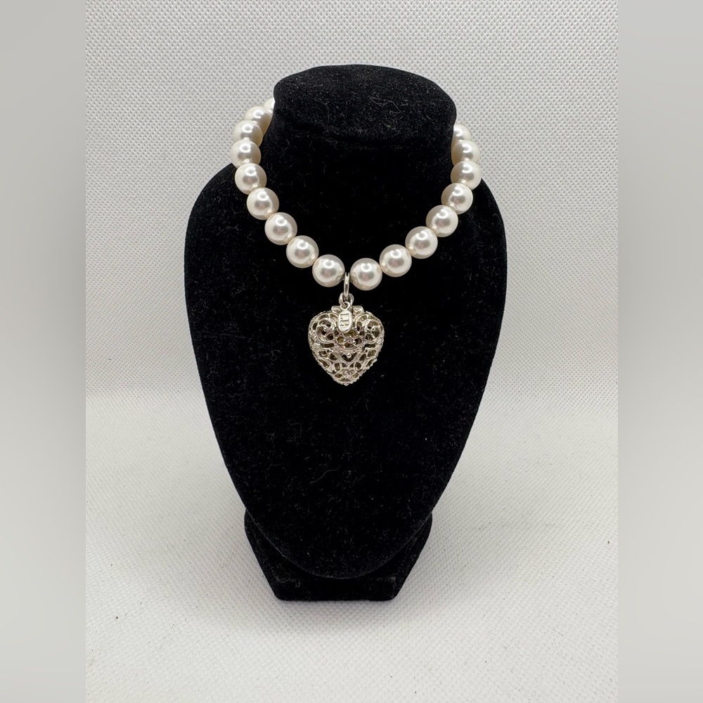 Rare Lisa Hoffman White Pearl Frag Bracelet with S. Silver Nest Charm
